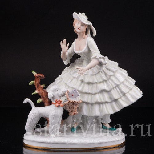 Фарфоровая статуэтка девушки с собакой Необычный почтальон, Wallendorf, Германия, 1960 гг.