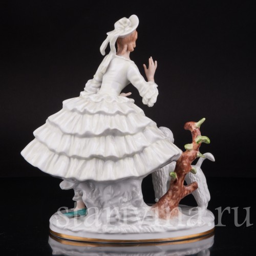 Фарфоровая статуэтка девушки с собакой Необычный почтальон, Wallendorf, Германия, 1960 гг.