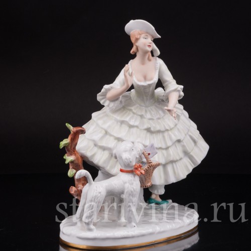 Фарфоровая статуэтка девушки с собакой Необычный почтальон, Wallendorf, Германия, 1960 гг.