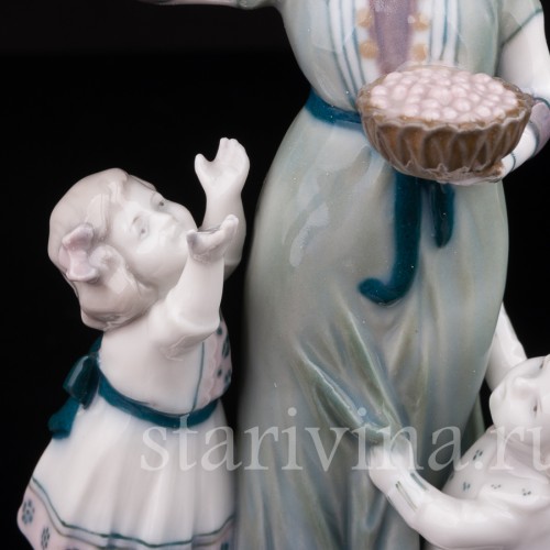 Фарфоровая статуэтка Миска с вишней, Goebel, Германия, нач. 20 в.