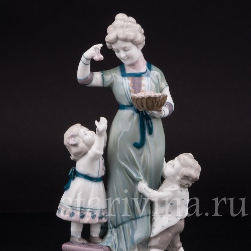 Фарфоровая статуэтка Миска с вишней, Goebel, Германия, нач. 20 в.