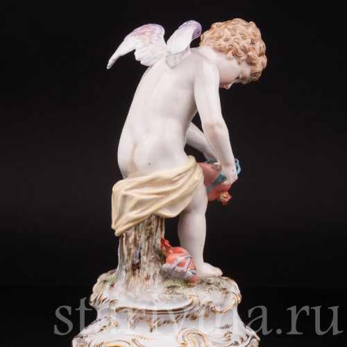 Фарфоровая статуэтка Купид, связывающий сердца, Meissen, Германия, кон. 19 - нач. 20 вв.