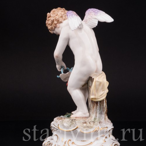 Фарфоровая статуэтка Купид, связывающий сердца, Meissen, Германия, кон. 19 - нач. 20 вв.