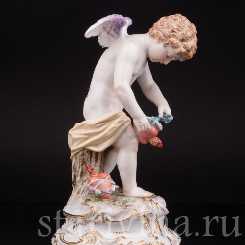 Фарфоровая статуэтка Купид, связывающий сердца, Meissen, Германия, кон. 19 - нач. 20 вв.
