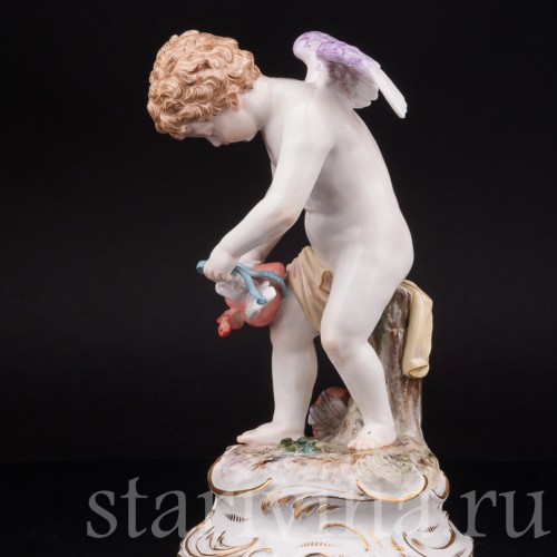 Фарфоровая статуэтка Купид, связывающий сердца, Meissen, Германия, кон. 19 - нач. 20 вв.