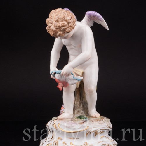 Фарфоровая статуэтка Купид, связывающий сердца, Meissen, Германия, кон. 19 - нач. 20 вв.