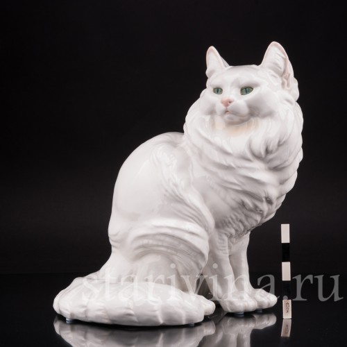 Фигурка кошки из фарфора Ангорская кошка, Nymphenburg, Германия.