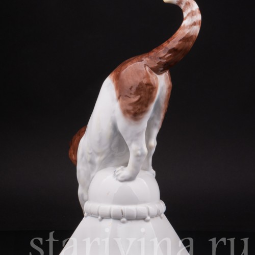 Фарфоровая статуэтка Кошка играющая с мячиком, Hertwig & Co, Германия, 1920-30 гг.