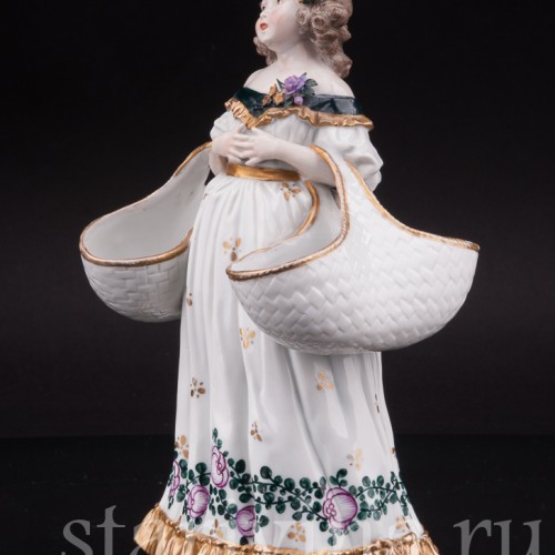 Девочка с двумя корзинами, Ernst Bohne Sohne, Германия