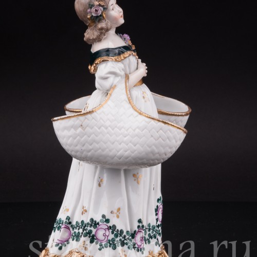 Девочка с двумя корзинами, Ernst Bohne Sohne, Германия