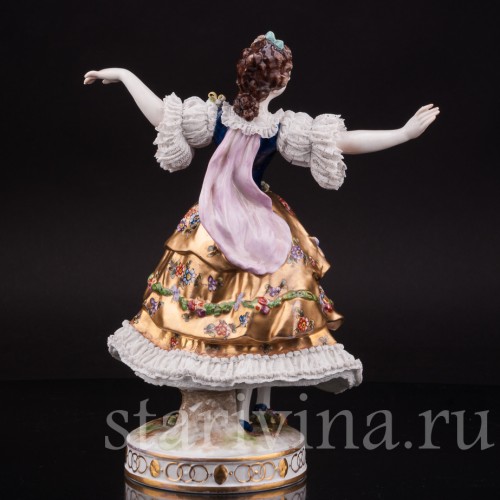 Фарфоровая статуэтка Танцовщица в золотом платье, кружевная, Volkstedt, Германия, до 1935 г.