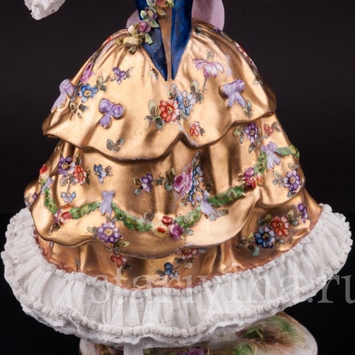 Фарфоровая статуэтка Танцовщица в золотом платье, кружевная, Volkstedt, Германия, до 1935 г.