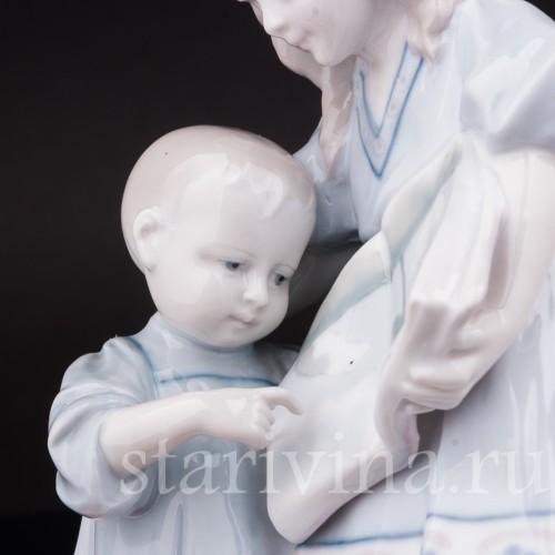 Фарфоровая статуэтка детей "Книжка с картинками", Metzler & Ortloff, Германия, 1890-1945 гг.