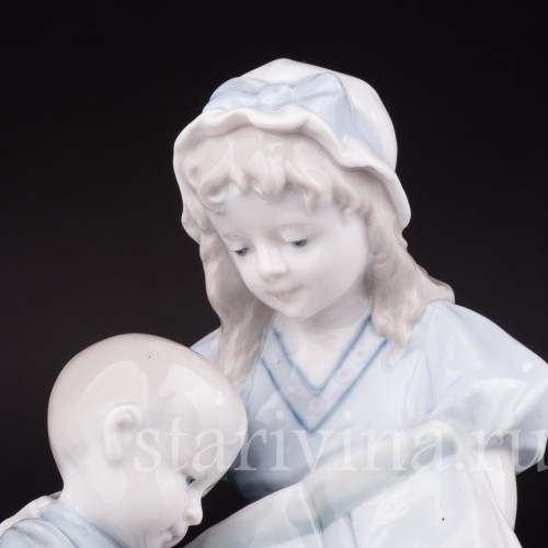 Фарфоровая статуэтка детей "Книжка с картинками", Metzler & Ortloff, Германия, 1890-1945 гг.