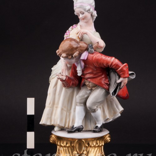 Фарфоровая статуэтка Юный поклонник, Capodimonte, Италия, вт пол. 20 века.