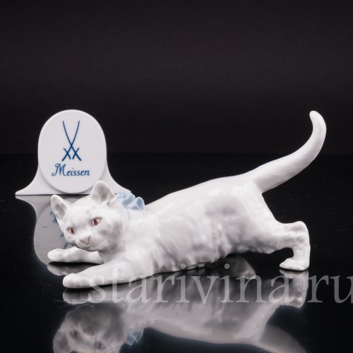Фигурка из фарфора Кошка с голубым бантом, Meissen, Германия, 1970 г.