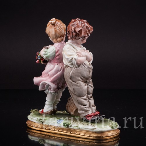 Статуэтка детей из фарфора "Пора мириться!", Bruno Merli, Италия, вт. пол. 20 в.