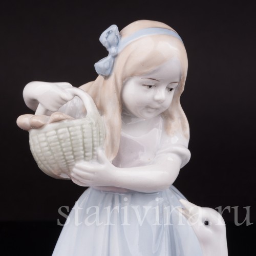 Фигурка из фарфора Девочка с гусем, Metzler & Ortloff, Германия, 1970 гг.