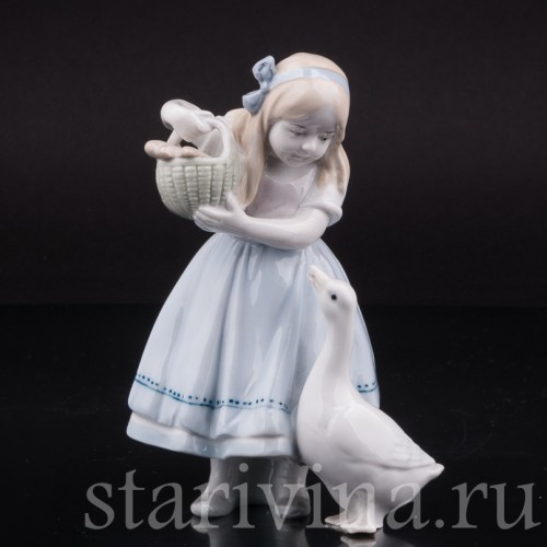 Фигурка из фарфора Девочка с гусем, Metzler & Ortloff, Германия, 1970 гг.