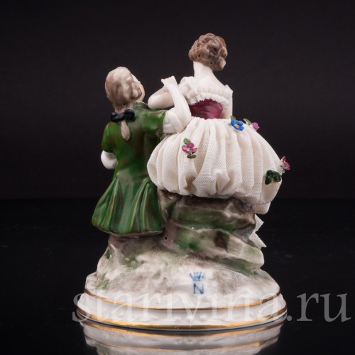 Фигурка из фарфора Влюбленная пара, миниатюра, кружевная, Германия, пер. пол. 20 в.