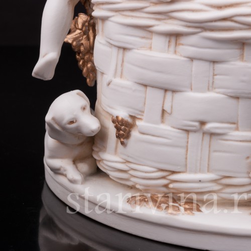 Фарфоровая статуэтка Корзинка с малышами, Hertwig & Co, Германия, нач. 20 в.