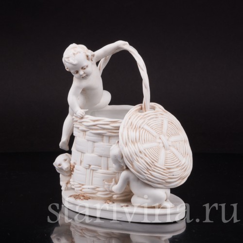 Фарфоровая статуэтка Корзинка с малышами, Hertwig & Co, Германия, нач. 20 в.
