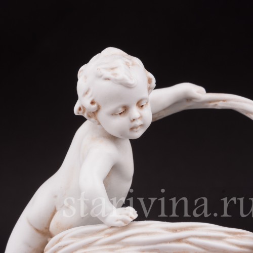 Фарфоровая статуэтка Корзинка с малышами, Hertwig & Co, Германия, нач. 20 в.