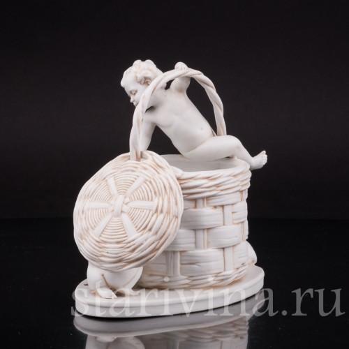 Фарфоровая статуэтка Корзинка с малышами, Hertwig & Co, Германия, нач. 20 в.