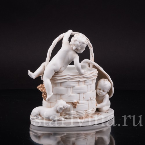 Фарфоровая статуэтка Корзинка с малышами, Hertwig & Co, Германия, нач. 20 в.
