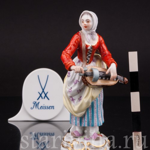 Фигурка из фарфора Девушка с колесной лирой, Cries de Paris, Meissen, Германия, 1973 г.