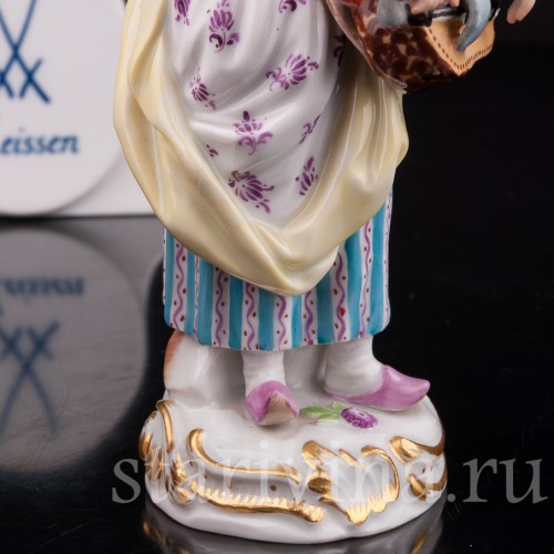 Фигурка из фарфора Девушка с колесной лирой, Cries de Paris, Meissen, Германия, 1973 г.