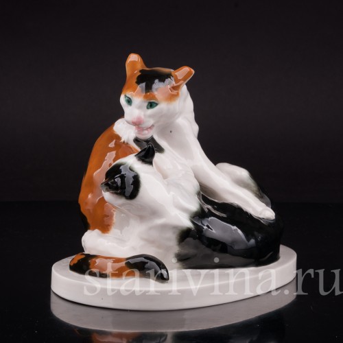 Фарфоровая статуэтка Дерущиеся коты, Schwarzburger, Германия, нач. 20 в.