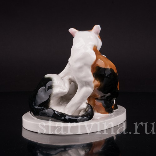 Фарфоровая статуэтка Дерущиеся коты, Schwarzburger, Германия, нач. 20 в.