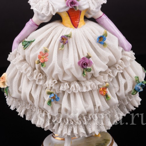 Статуэтка из фарфора Танцующая девушка, кружевная, Muller & Co, Германия, пер. пол 20 в.