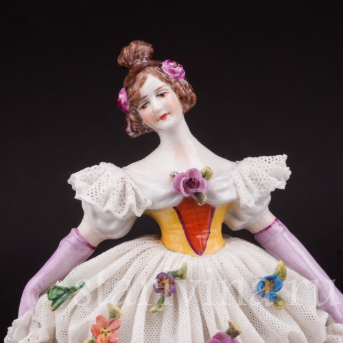 Статуэтка из фарфора Танцующая девушка, кружевная, Muller & Co, Германия, пер. пол 20 в.