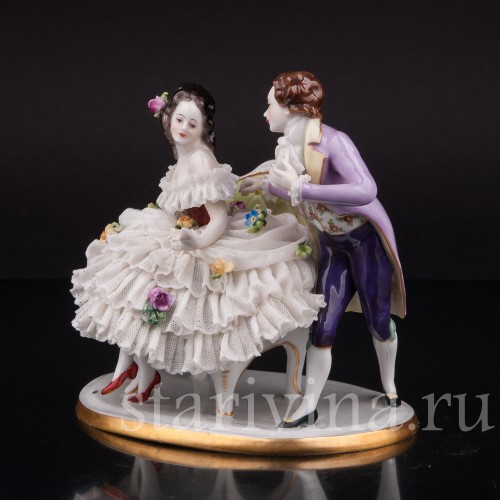 Фарфоровая статуэтка Галантная пара, кружевная, Volkstedt, Германия, сер. 20 века.