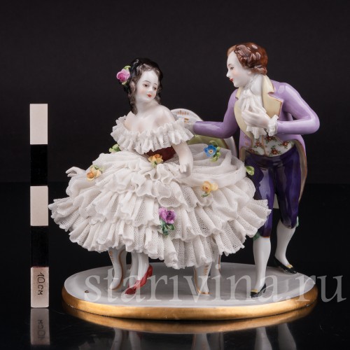 Фарфоровая статуэтка Галантная пара, кружевная, Volkstedt, Германия, сер. 20 века.