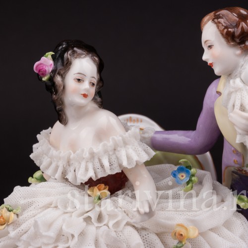 Фарфоровая статуэтка Галантная пара, кружевная, Volkstedt, Германия, сер. 20 века.