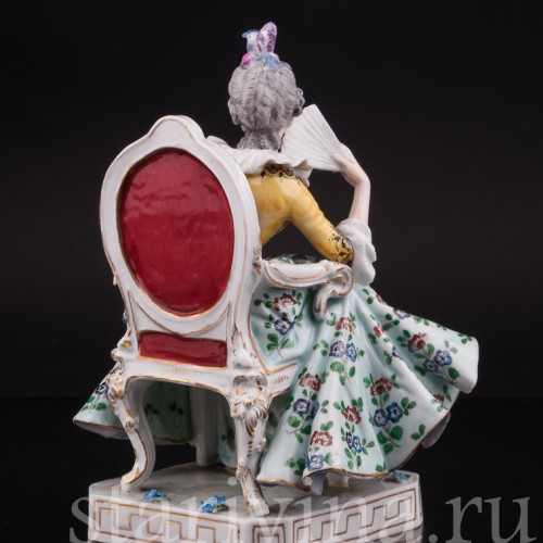 Статуэтка из фарфора Дама с веером, сидящая на кресле, Dressel, Kister & Co, Германия, 1907-20 гг.
