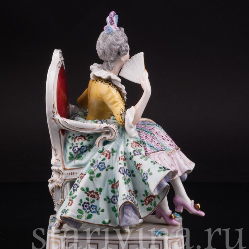 Статуэтка из фарфора Дама с веером, сидящая на кресле, Dressel, Kister & Co, Германия, 1907-20 гг.