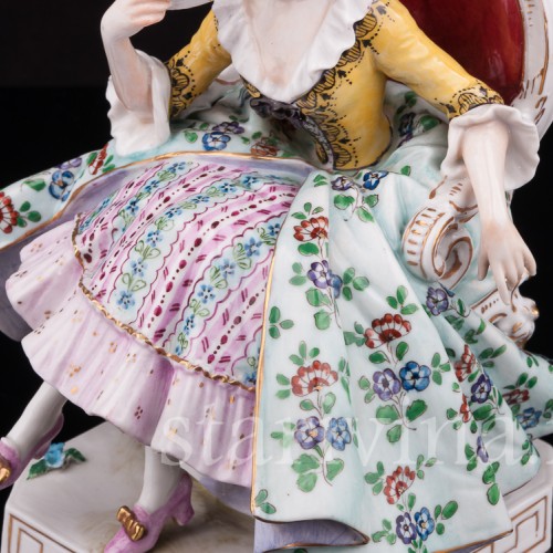 Статуэтка из фарфора Дама с веером, сидящая на кресле, Dressel, Kister & Co, Германия, 1907-20 гг.