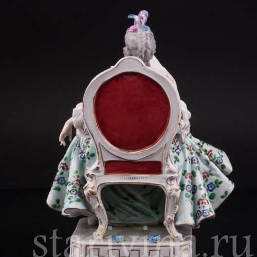 Статуэтка из фарфора Дама с веером, сидящая на кресле, Dressel, Kister & Co, Германия, 1907-20 гг.