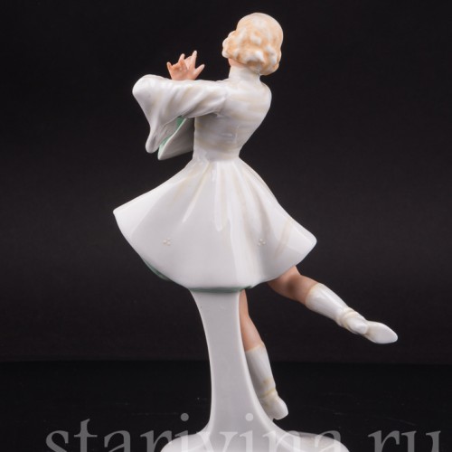 Фарфоровая статуэтка девушки Задорный танец, Schaubach Kunst, Германия, 1926-53 гг.