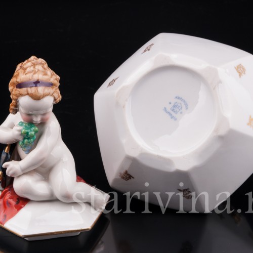 Шкатулка Девочка с виноградом и бубном, Hertwig & Co, Германия