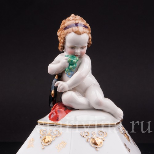 Шкатулка Девочка с виноградом и бубном, Hertwig & Co, Германия