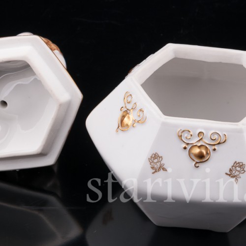 Шкатулка Девочка с виноградом и бубном, Hertwig & Co, Германия