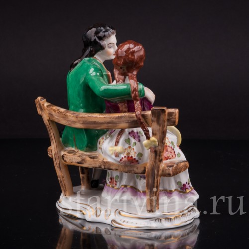Фарфоровая статуэтка Пара на скамейке, Volkstedt, Германия, вт. пол. 20 в.