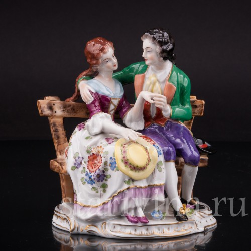 Фарфоровая статуэтка Пара на скамейке, Volkstedt, Германия, вт. пол. 20 в.