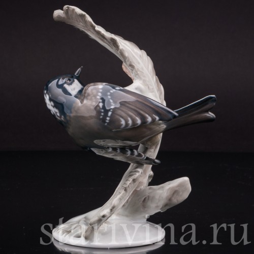 Фигурка птицы из фарфора Синица-московка на еловой ветке, Rosenthal, Германия, 1950 гг.
