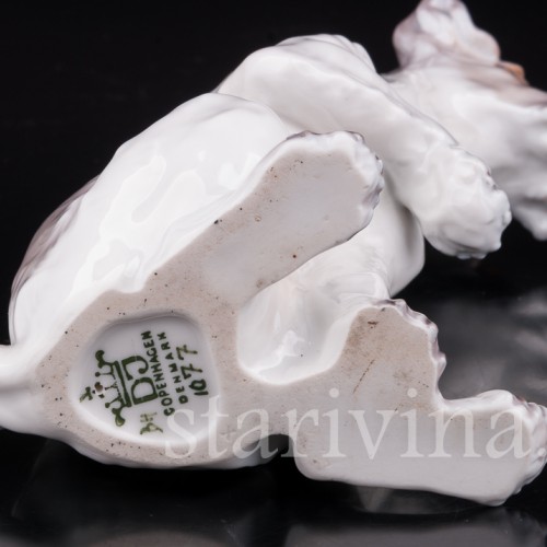 Собака с поднятой лапой, Dahl Jensen, Дания